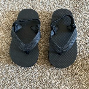 * Firm on Price * NWOT Kids 5-6 Thong Sandals with Strap in Black